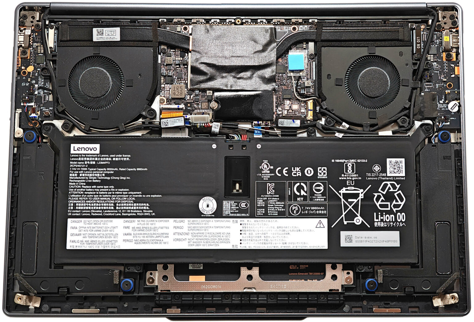Internal Photo of Lenovo yoga Slim 7 15ILL9 Type 83HM, blue backlit US keyboard AI (Yoga Slim 7 15ILL9)